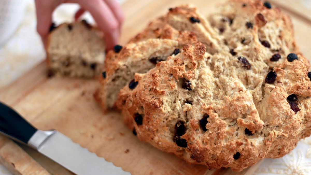 Do You Serve Irish Soda Bread Warm Or Cold