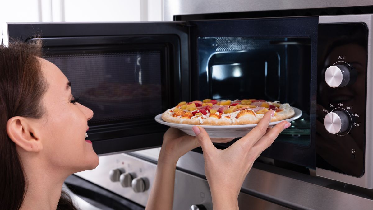How to Reheat Domino's Pizza