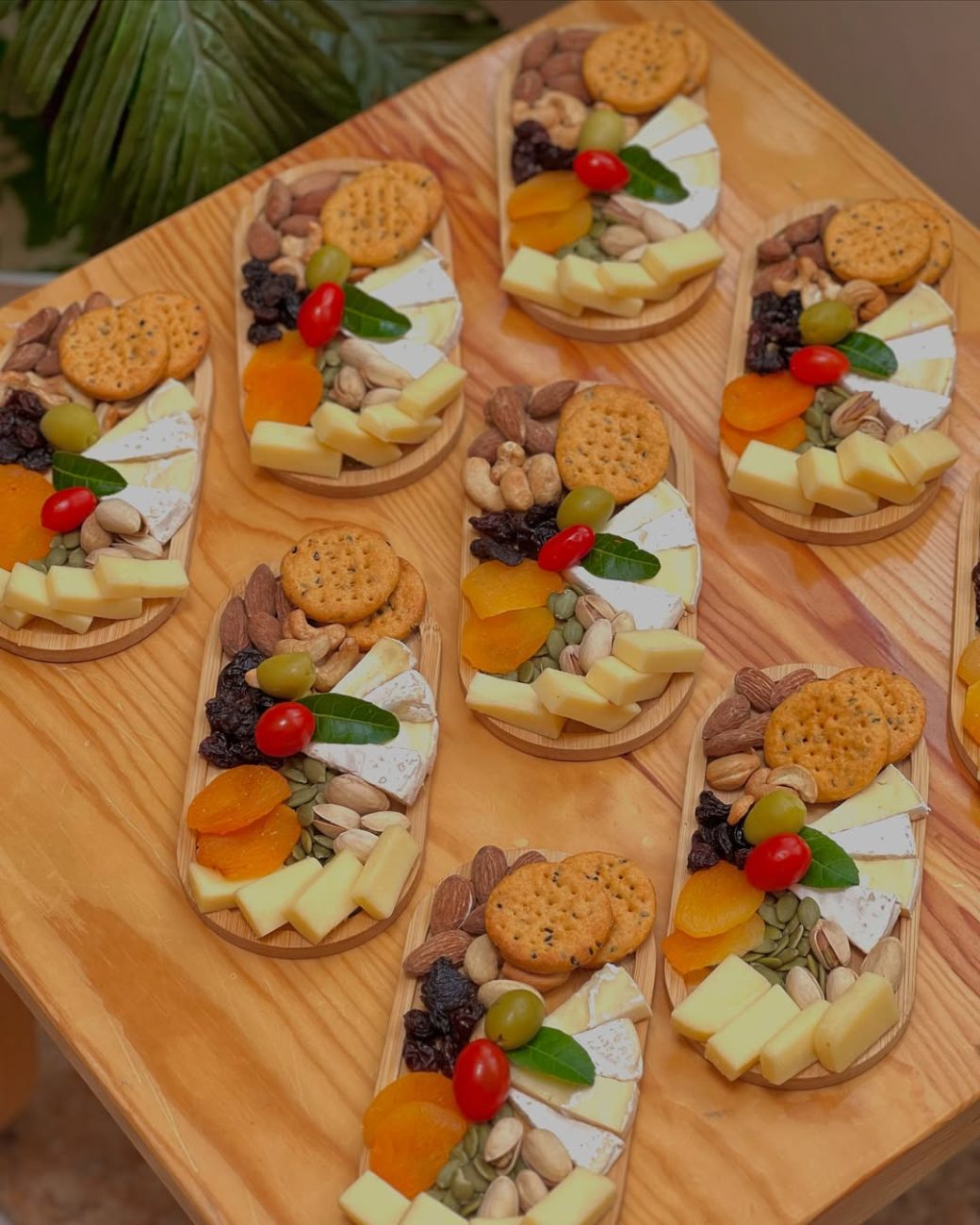 Mini Cheese board . Le choix prefere de mes clients pour une presentation luxueuse pour leurs occasions instagram followforlikes fyp cheesin brunch cheese board occasion
