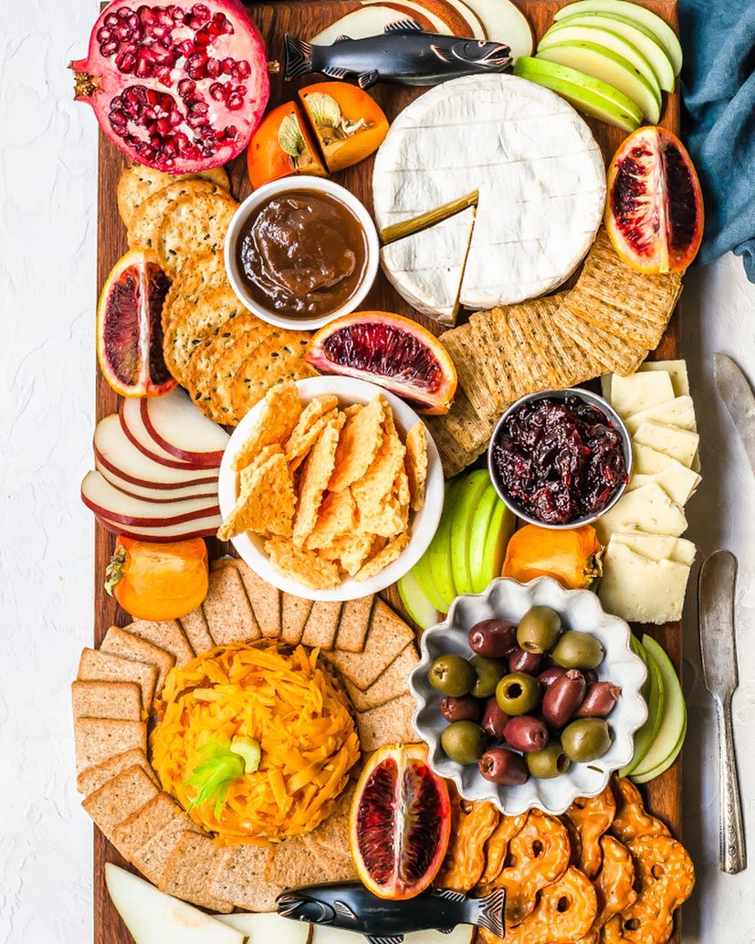 My holiday cheese board guide has arrived A cheese board is the perfect Thanksgiving day snack to tide you over until you eat all of the food. Recipe link in my bio