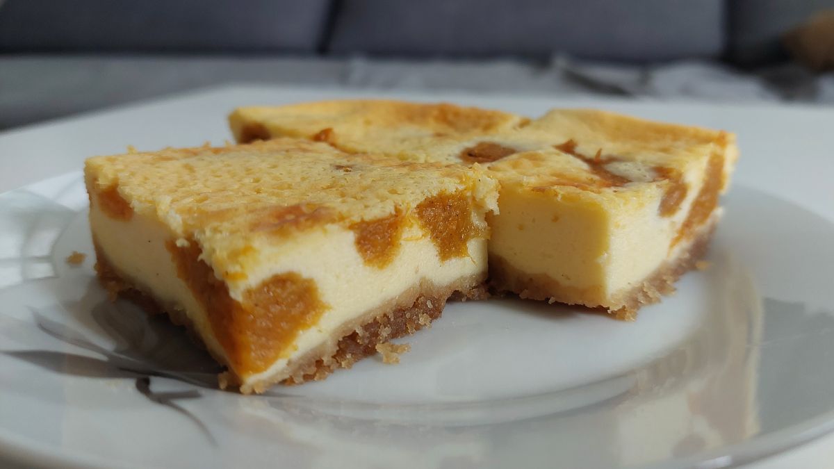 Pumpkin Cheesecake Bars with Shortbread Crust