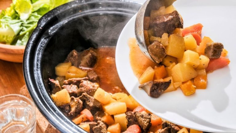 Fall in Love with Slow Cooking: How to Create Cozy and Flavorful Dishes
