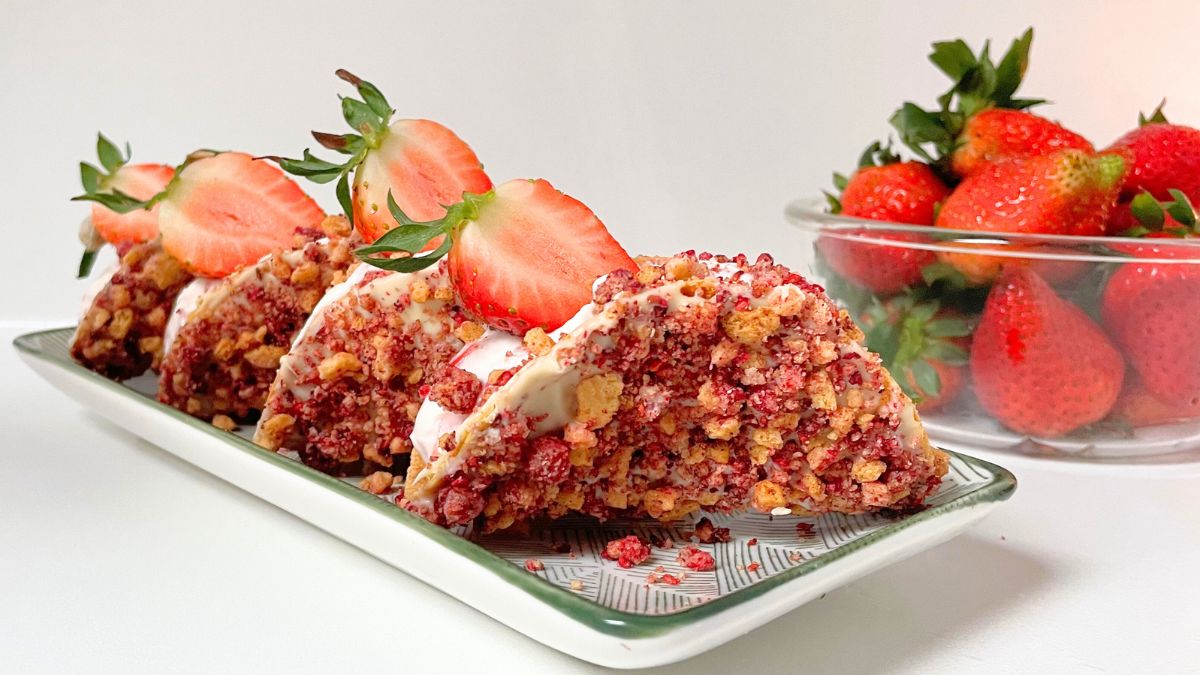 Strawberry Crunch Cheesecake Tacos Recipe