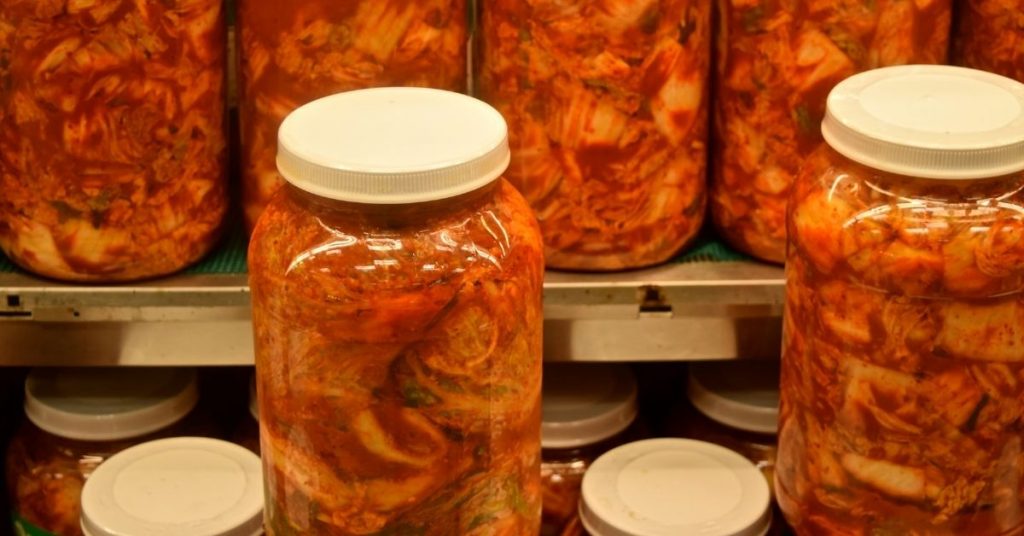 close kimchi tightly in the jar