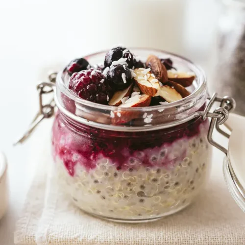 overnight quinoa pudding with berries and nuts a0b280cb9d1ed1c084a58cbd8284c967 640 q70