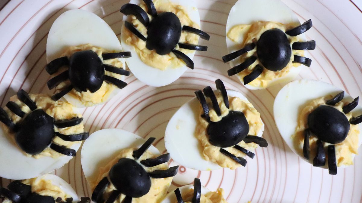 halloween deviled eggs
