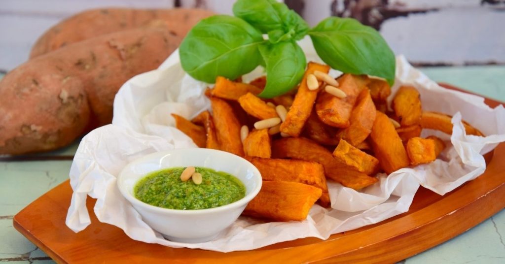 what does pesto taste like